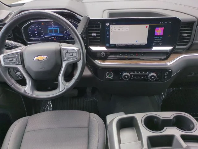 Used 2022 White Chevrolet LT image 30