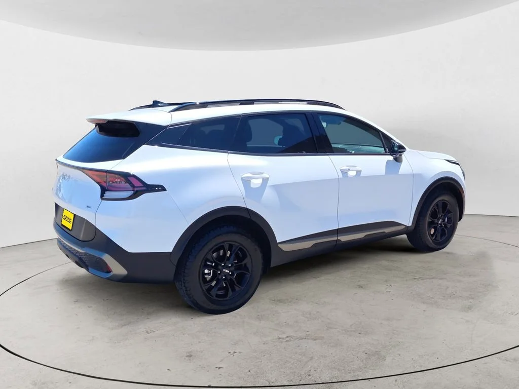 Used 2023 White Kia X-Pro Prestige image 5