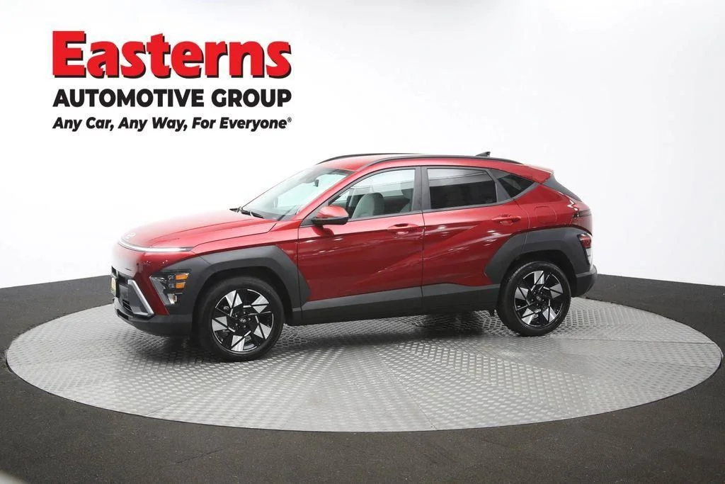 Used 2025 Red Hyundai SEL image 59