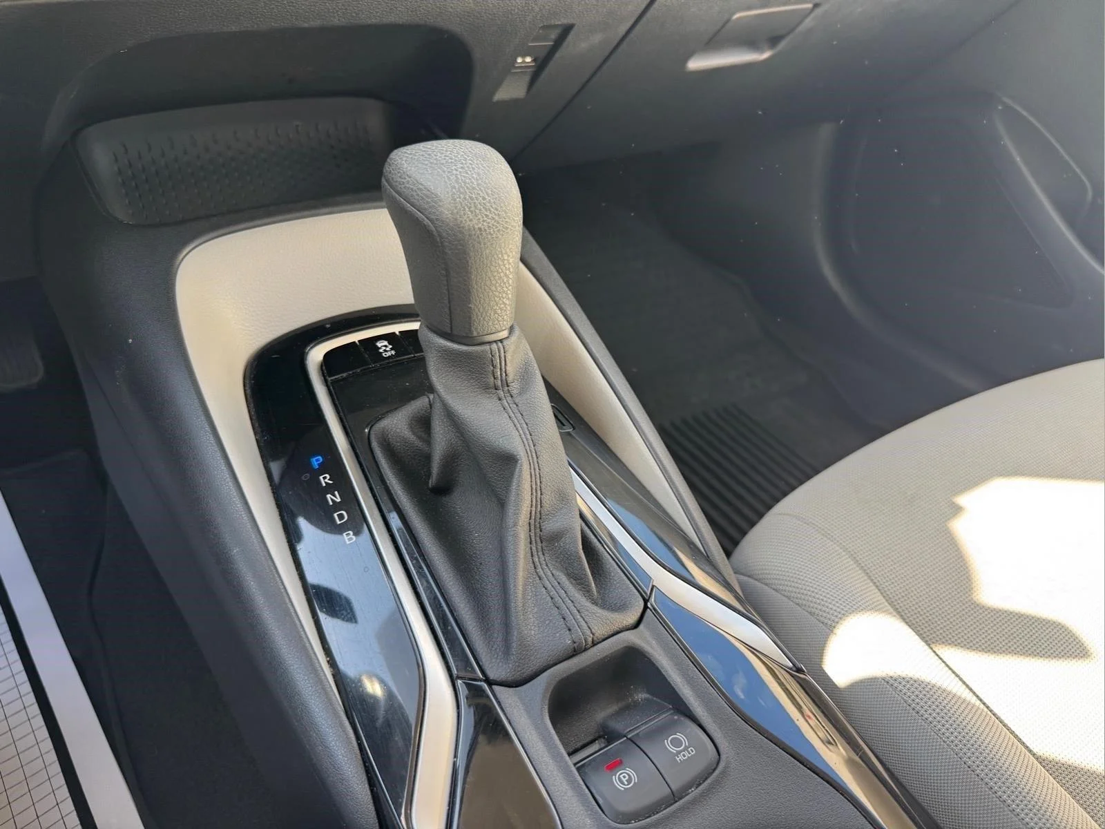Used 2022 Celestite Toyota LE image 21