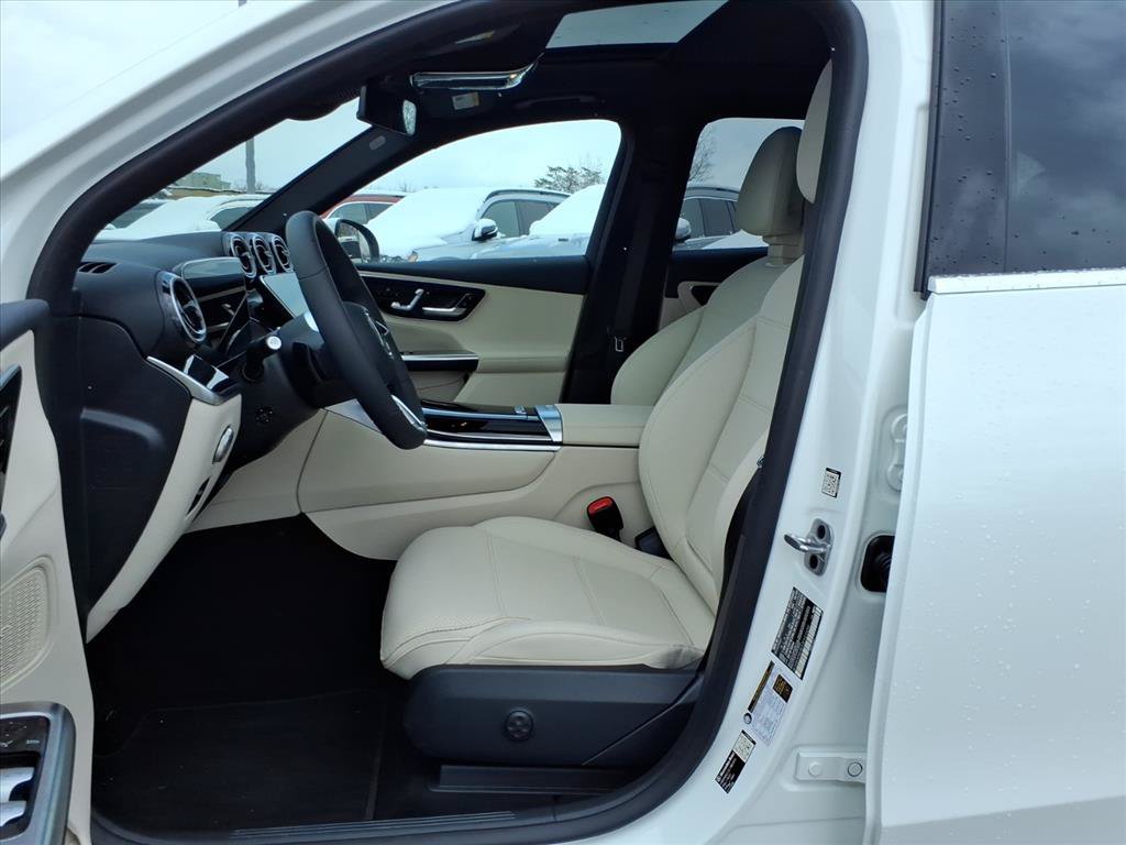 Certified Used 2026 Polar White Mercedes-Benz GLC 300 image 11
