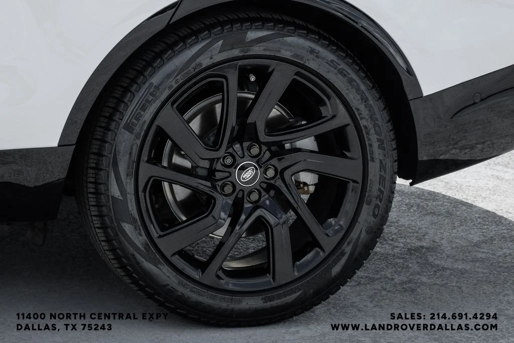 Used 2025 White Land Rover Dynamic SE image 54