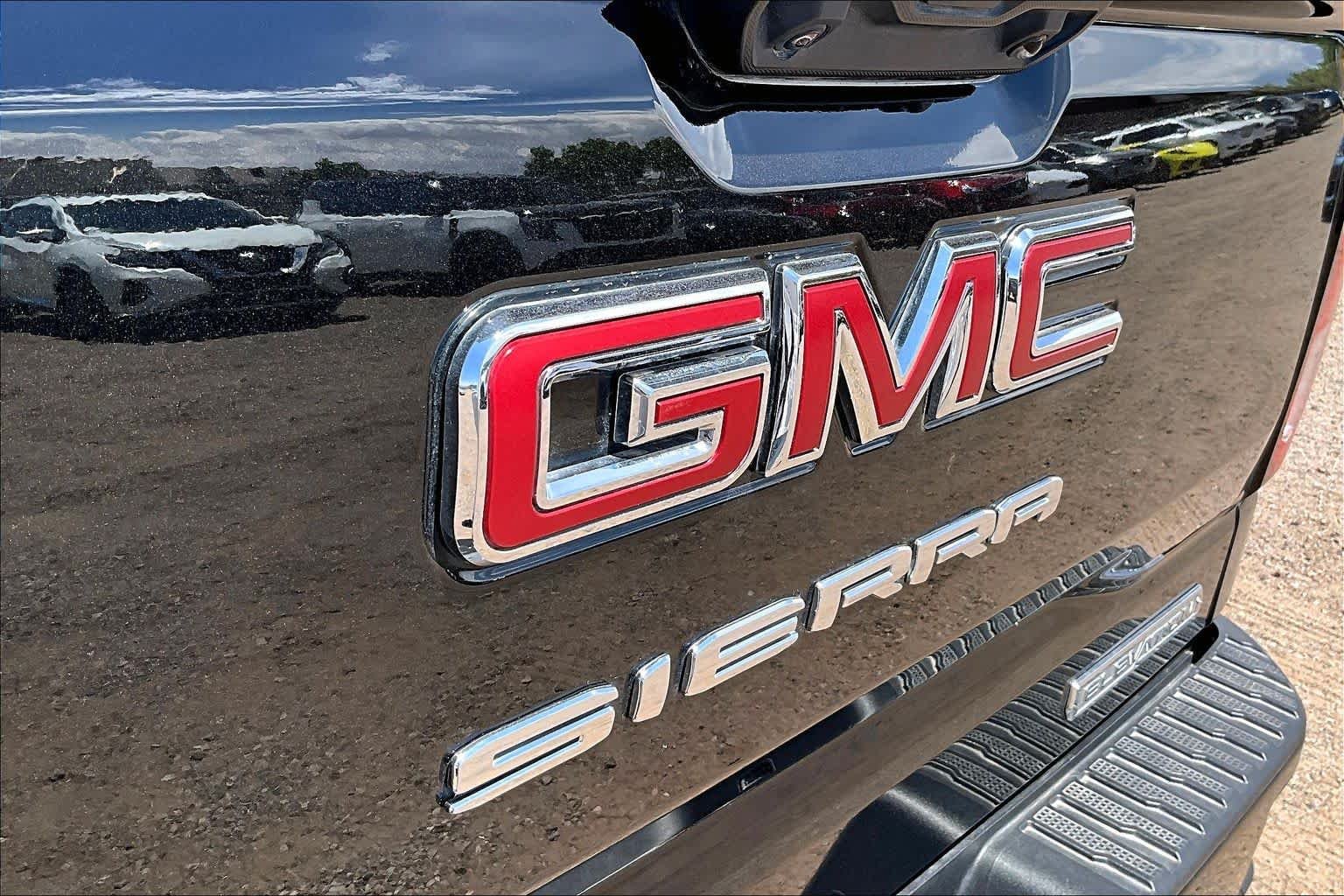 Used 2026 Onyx Black GMC Elevation image 28