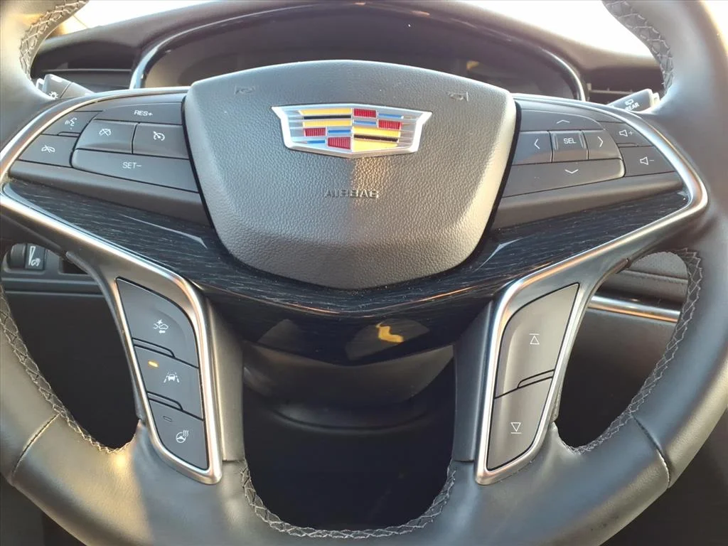 Used 2025 Silver Cadillac Premium Luxury image 21
