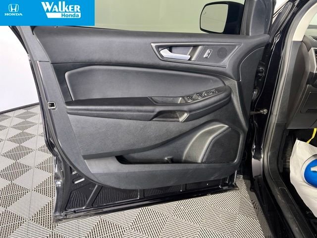 Used 2023 Black Ford SE image 20