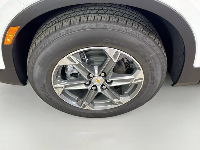New 2026 Summit White Chevrolet 2LT image 32