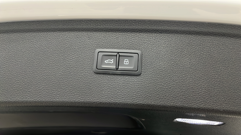 Used 2022 Ibis White Audi 55 Premium image 30