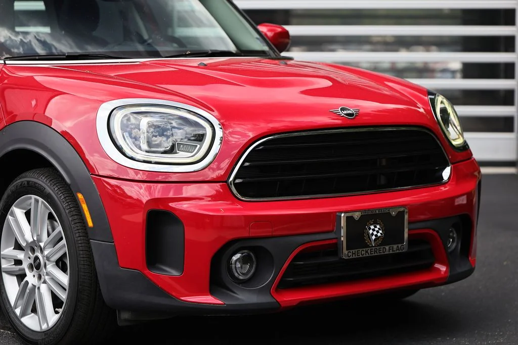 Used 2022 Chili Red MINI Signature image 2