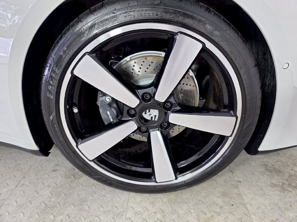 Used 2025  Porsche  image 14
