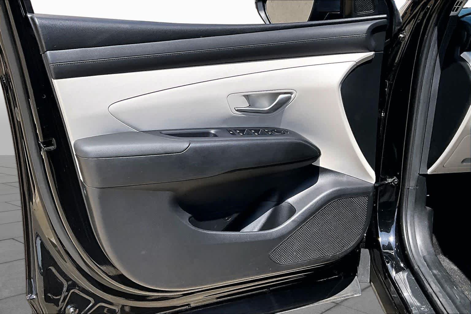 Used 2025 Phantom Black Hyundai SEL image 20