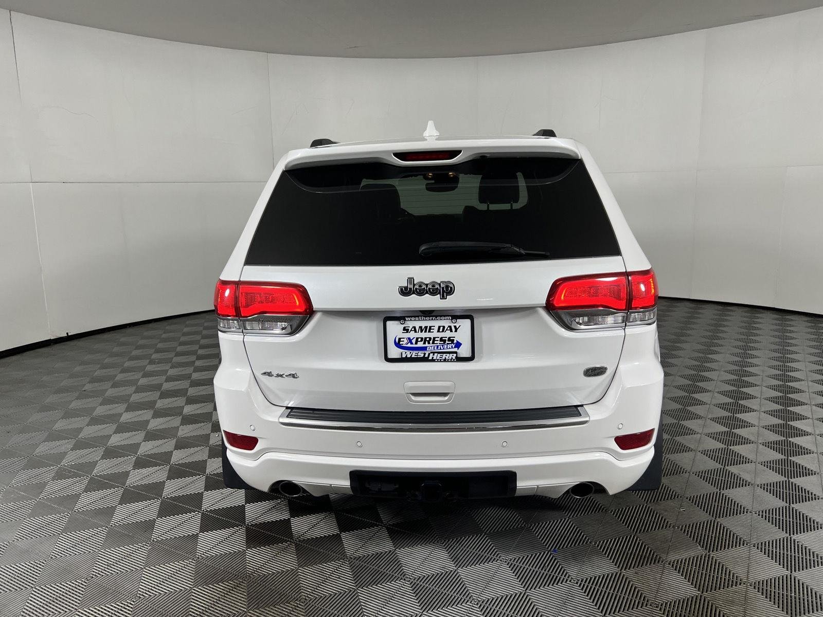 Used 2019 Ivory 3-Coat Jeep Overland image 39