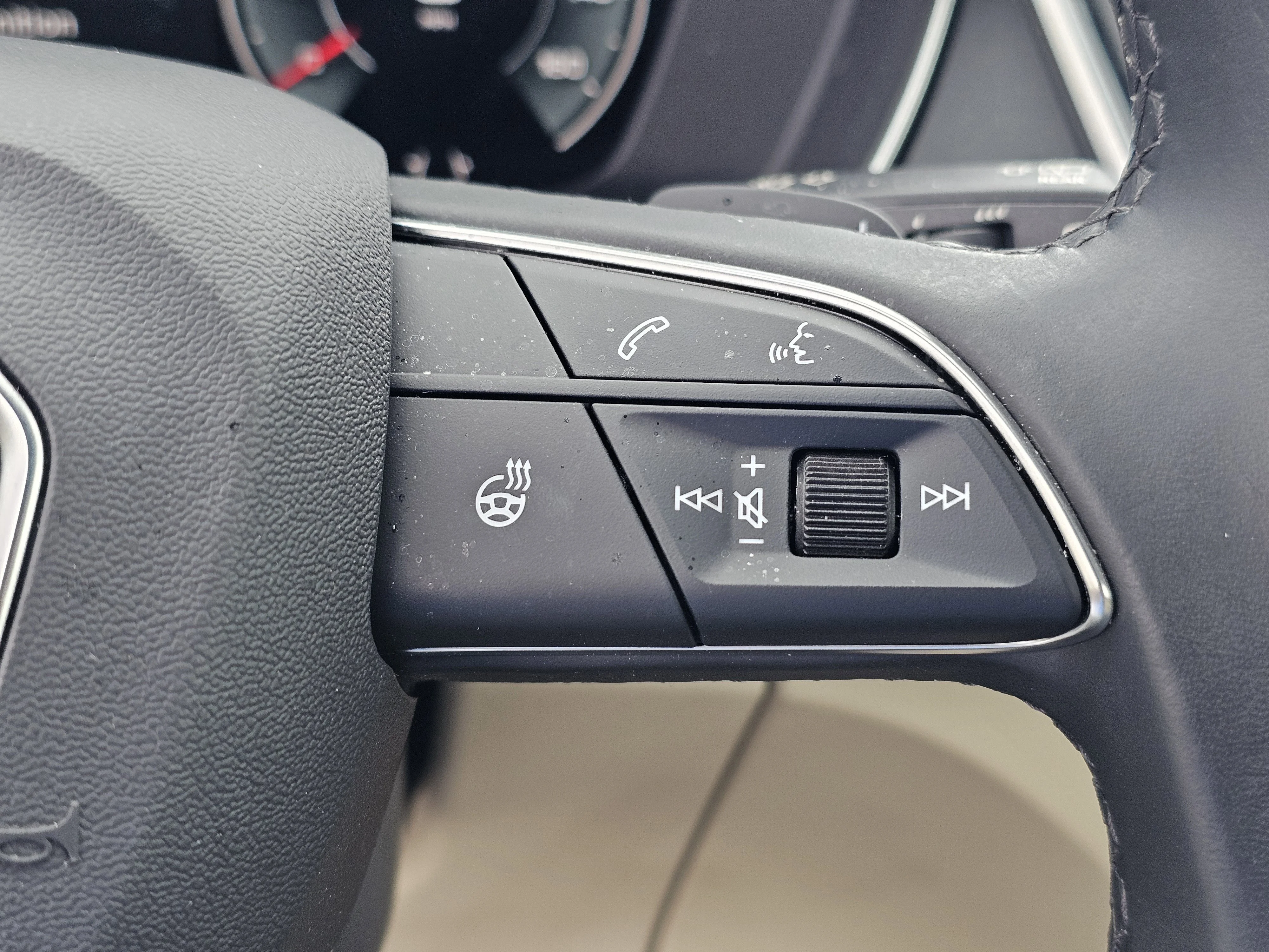 Used 2025 Daytona Gray Pearl Effect Audi S line Premium Plus image 22