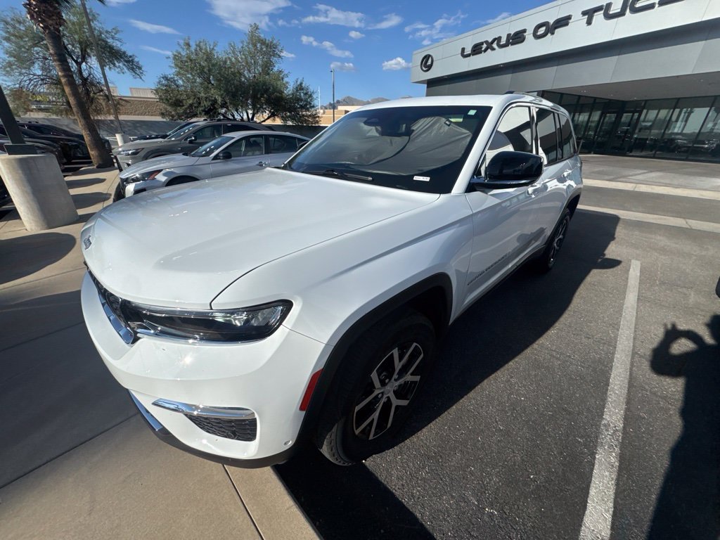 Used 2024 White Jeep Limited image 5