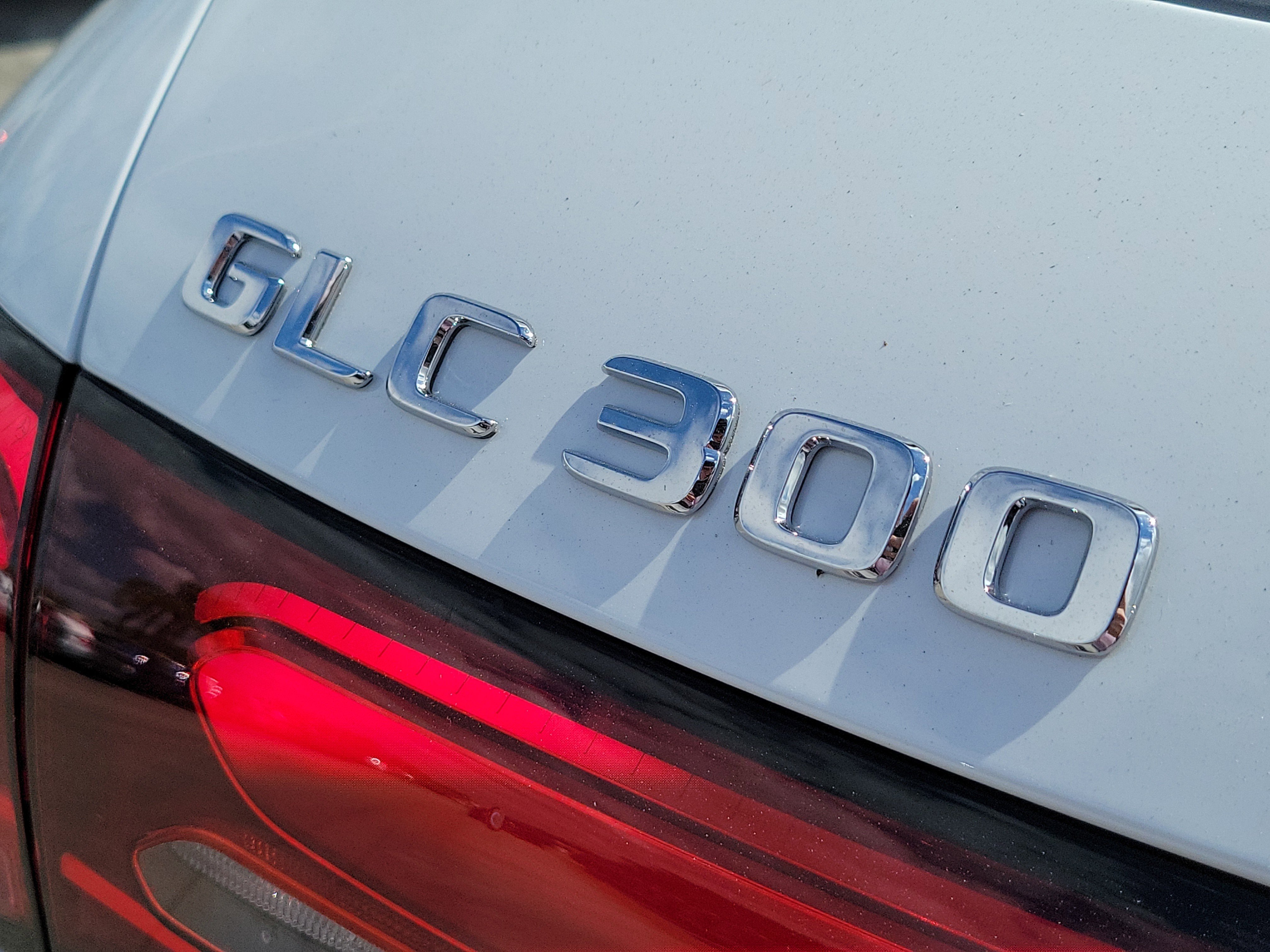 New 2026 MANUFAKTUR Moonlight White Metallic Mercedes-Benz GLC 300 image 36