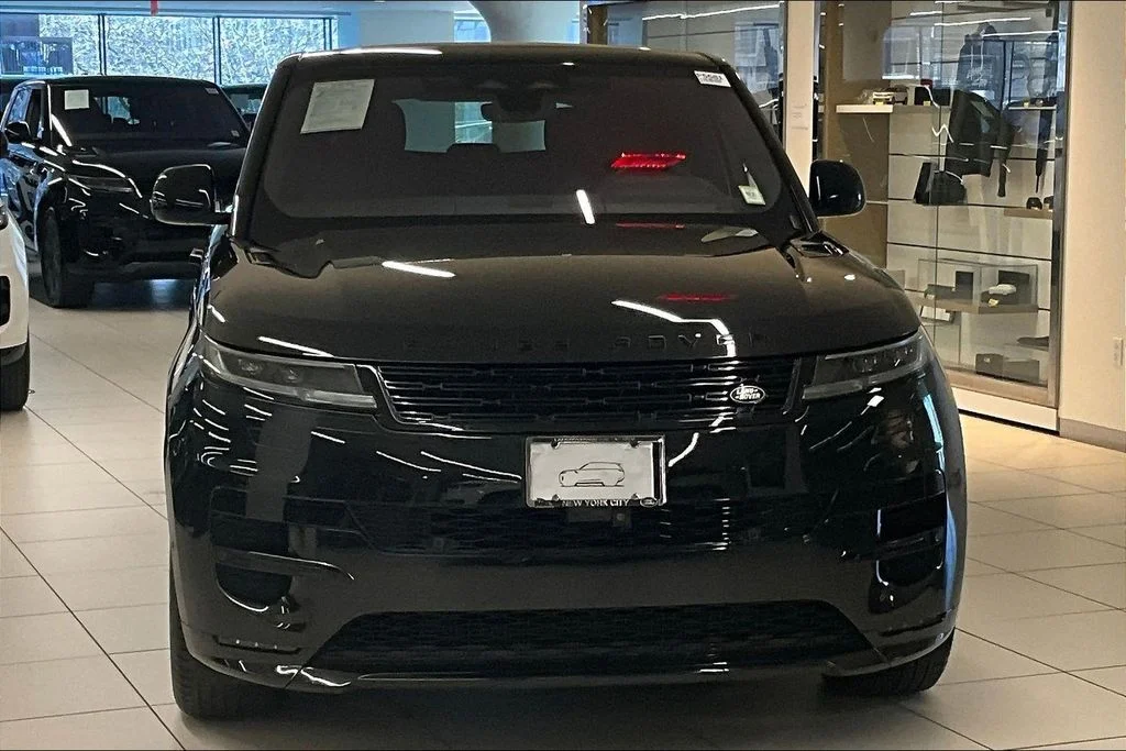 Used 2023 Black Land Rover SE Dynamic image 3
