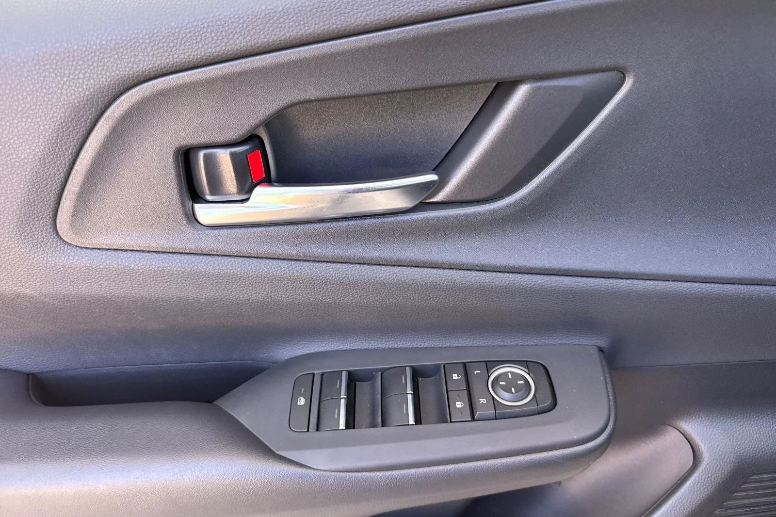 Used 2025 Off-white Toyota Nightshade image 10