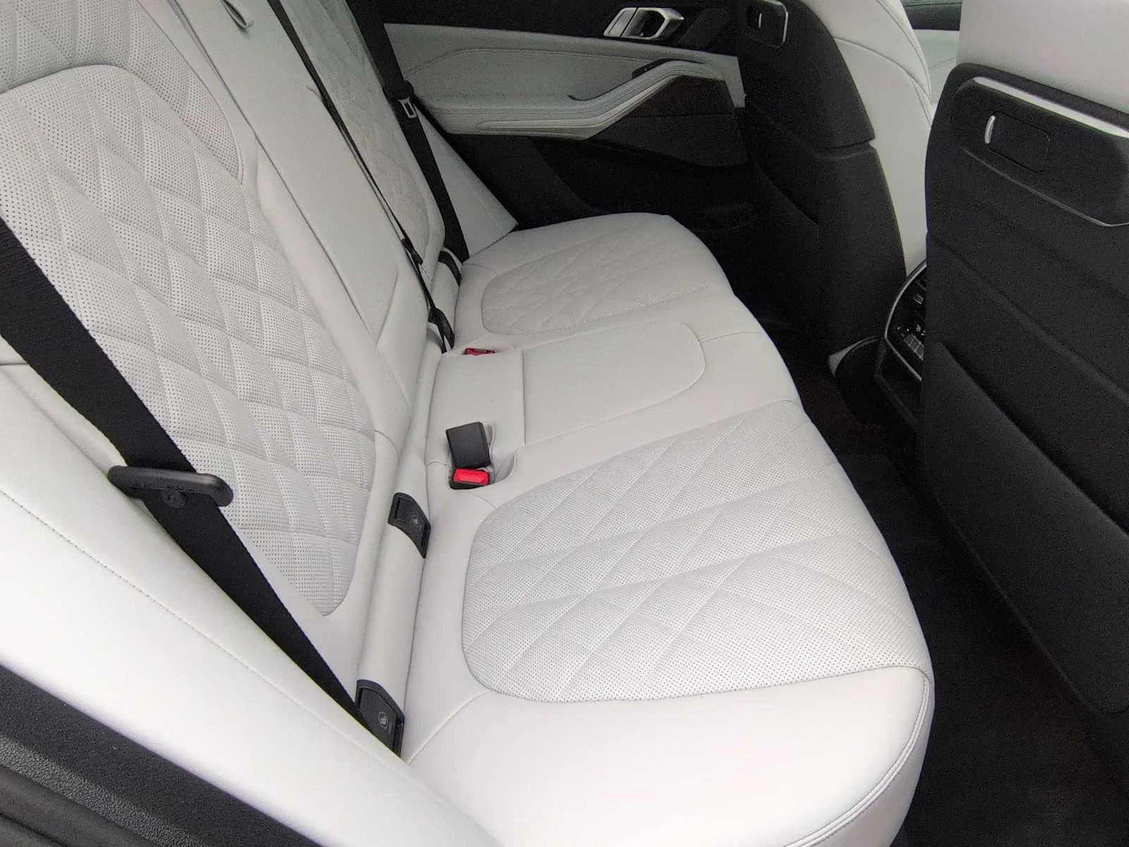 New 2026 Black Sapphire Metallic BMW xDrive40i image 27