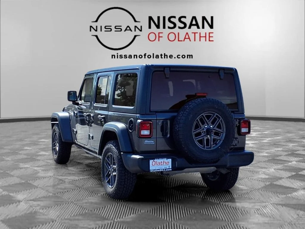 Used 2024 Gray Jeep Sport S image 3