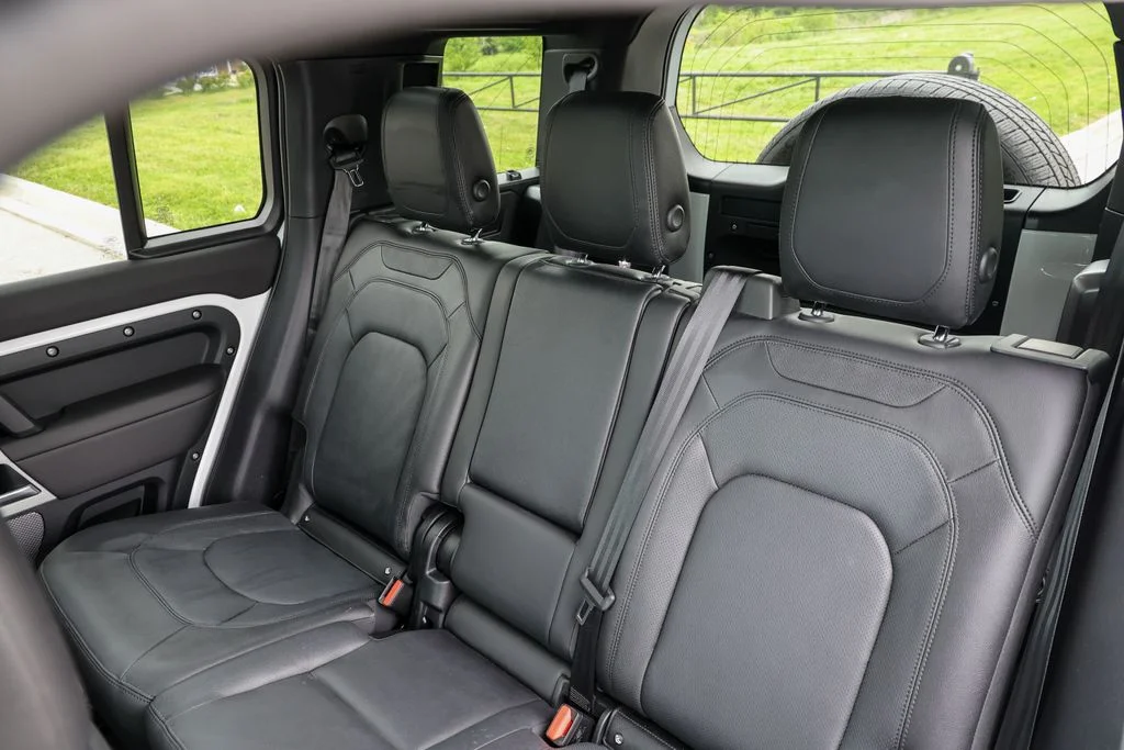Used 2024 White Land Rover S image 37