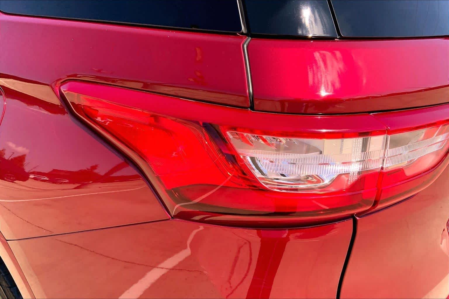 Used 2019 Cajun Red Tintcoat Chevrolet Premier image 28