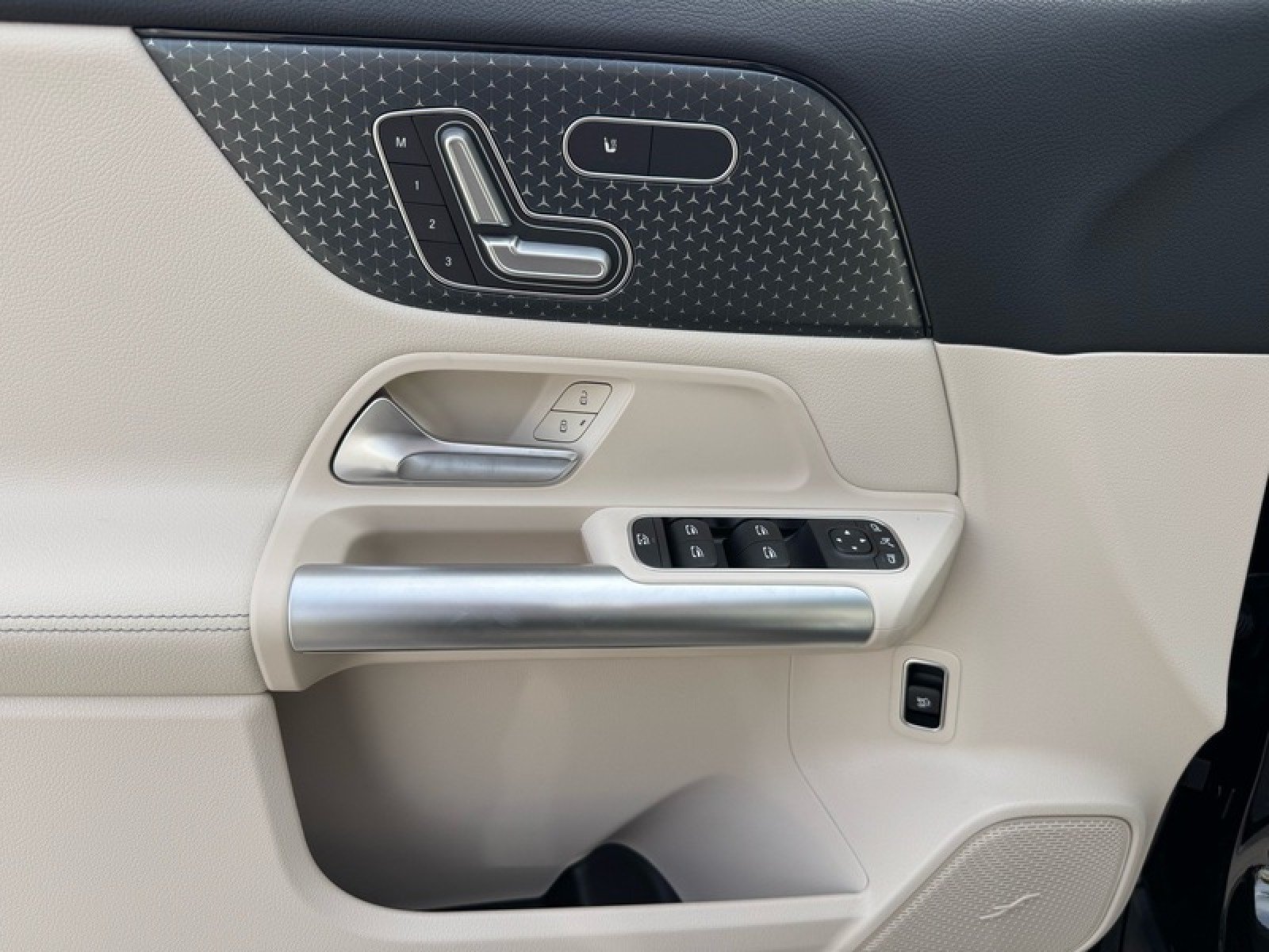 New 2026 Night Black Mercedes-Benz GLA 250 SUV image 10