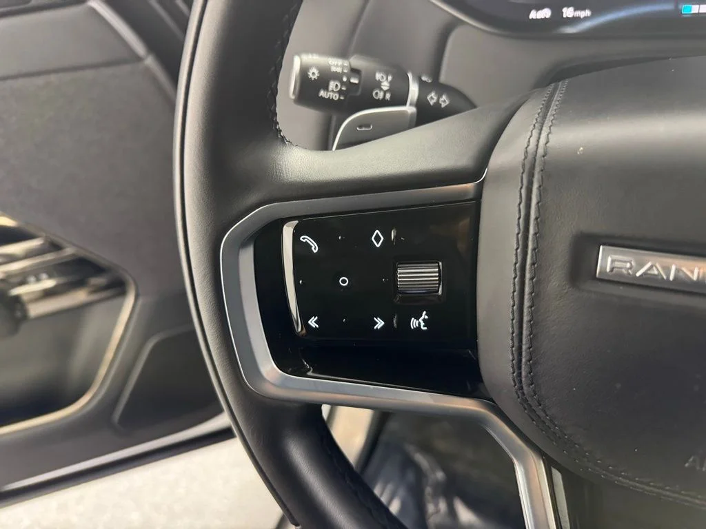 Used 2023 Fuji White Land Rover SE image 16