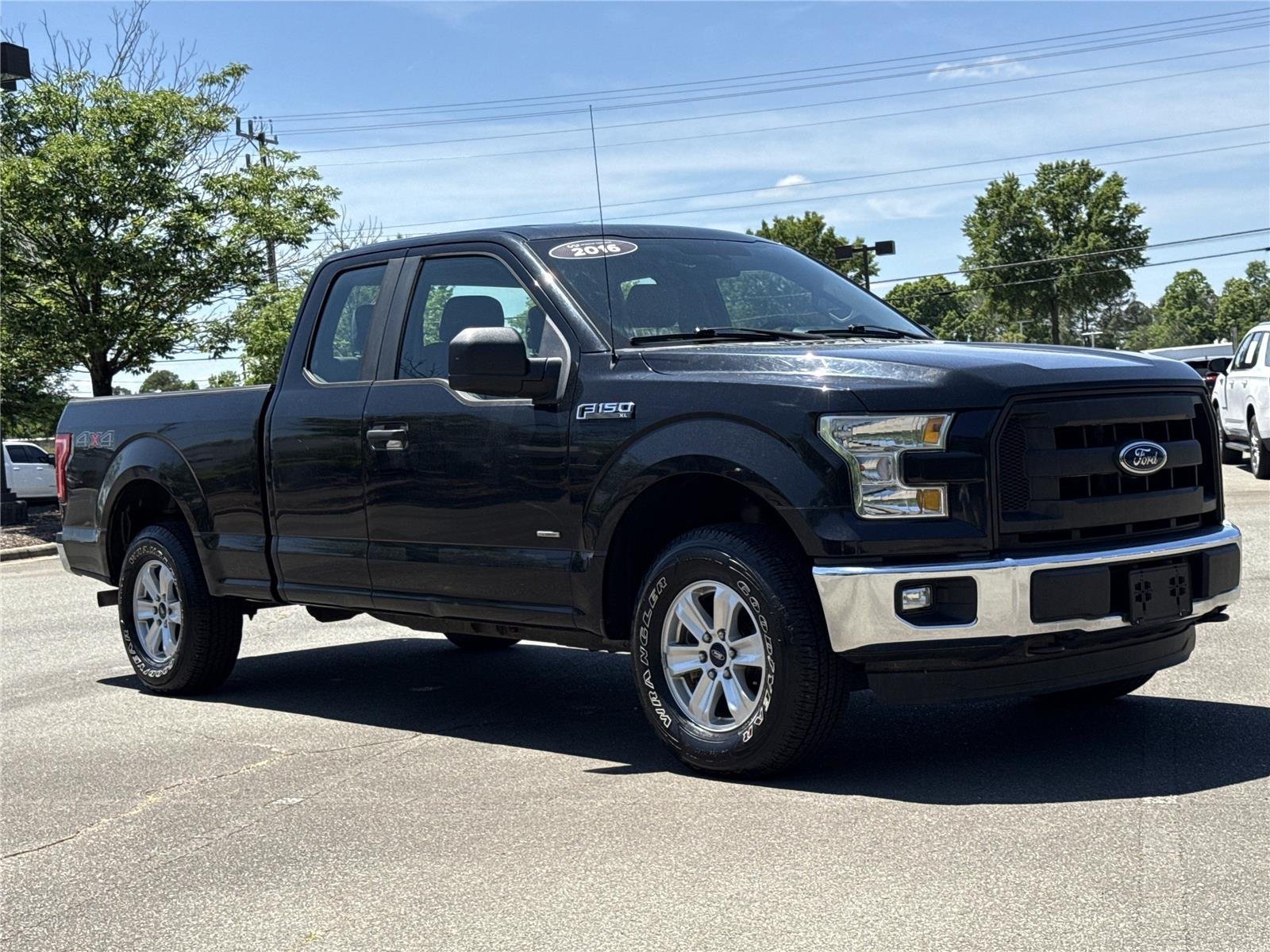 Used 2016  Ford XL image 18