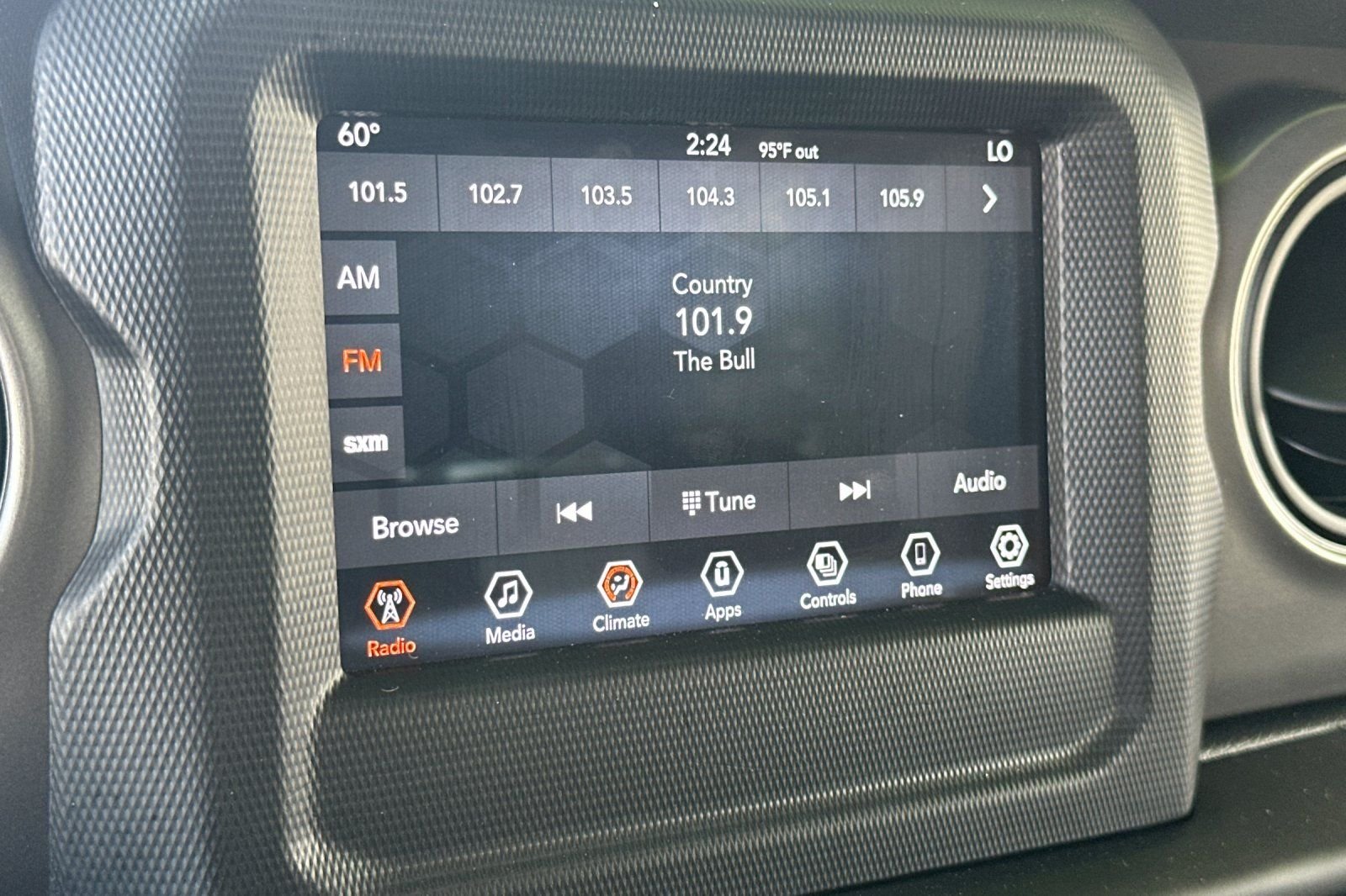 Used 2021 Red Jeep Sport S image 18