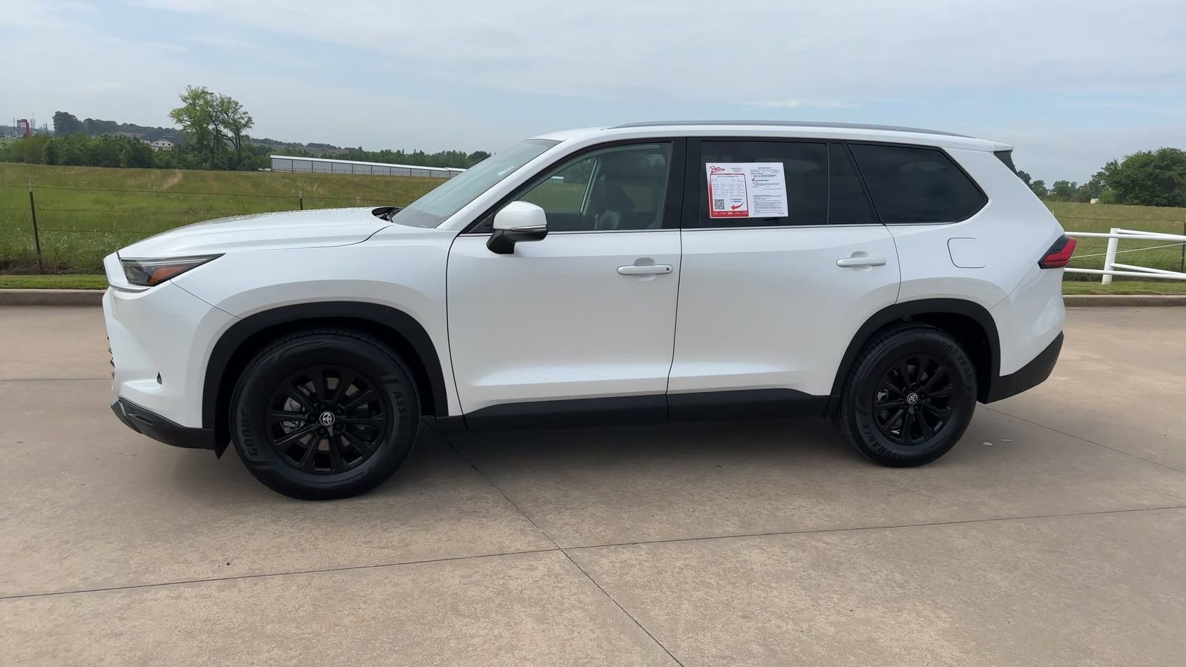 Used 2024 Wind Chill Pearl Toyota XLE image 6