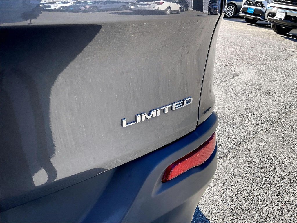 Used 2017 Gray Jeep Limited image 28
