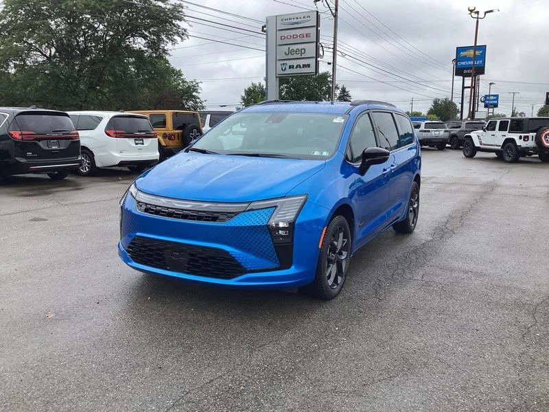 New 2027 Hydro Blue Pearl-Coat Exterior Paint Chrysler Select image 3