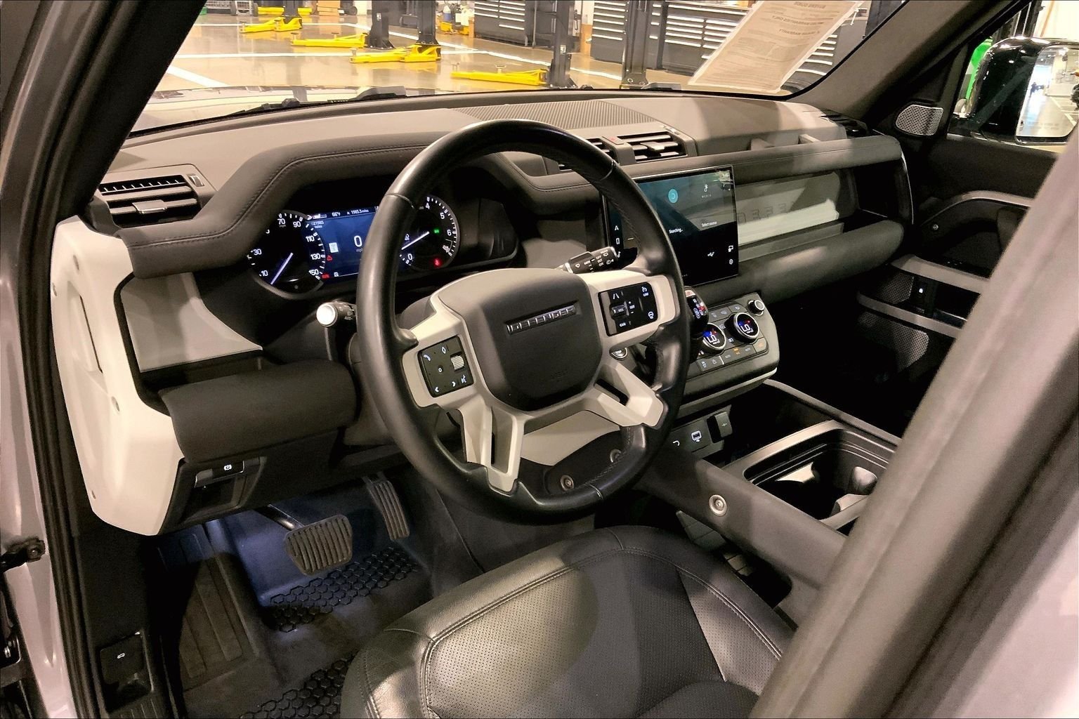 Used 2023 Eiger Gray Metallic Land Rover SE image 17