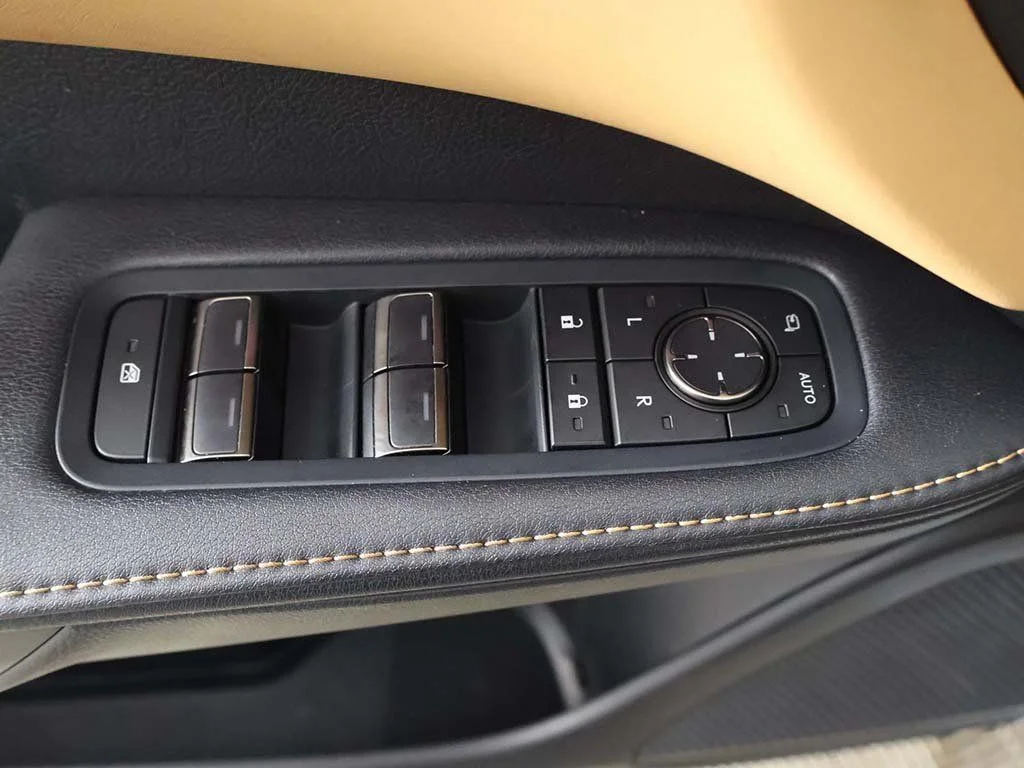 Used 2024 Silver Lexus 350h Premium Plus image 39