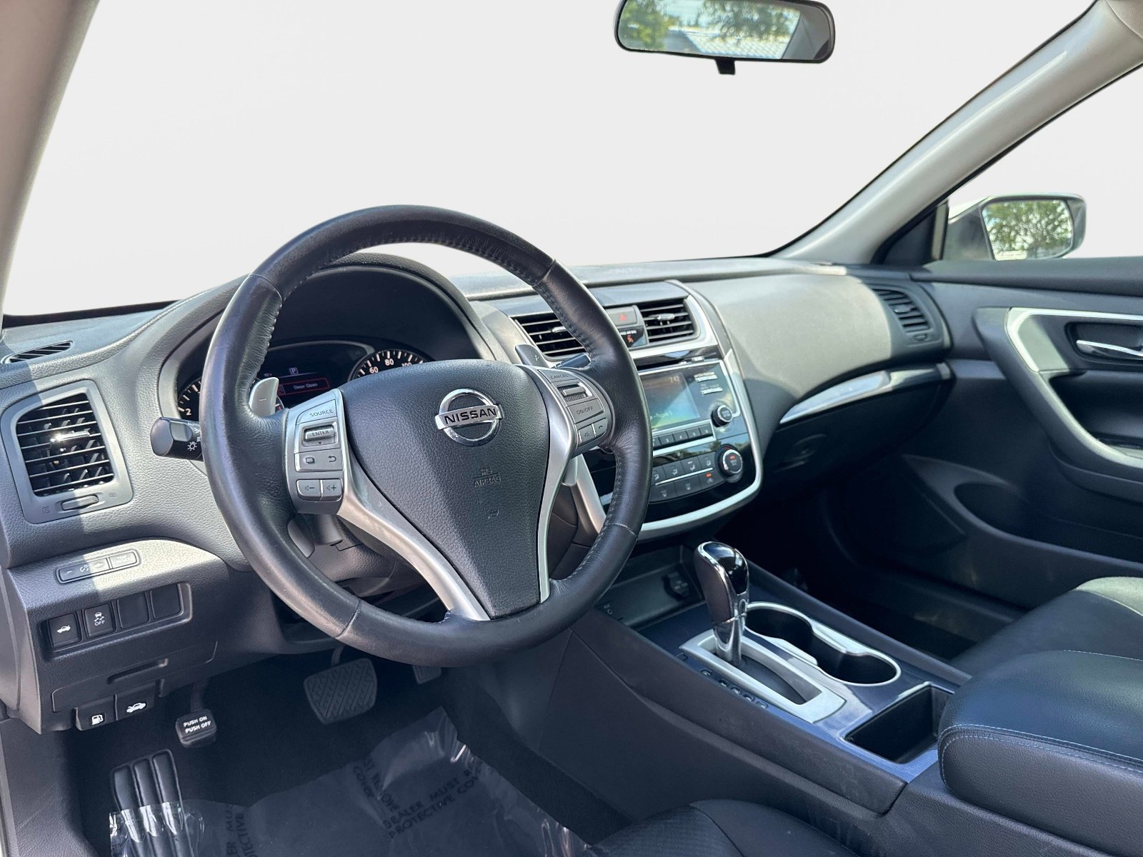 Used 2018 Pearl White Nissan 2.5 SR image 14