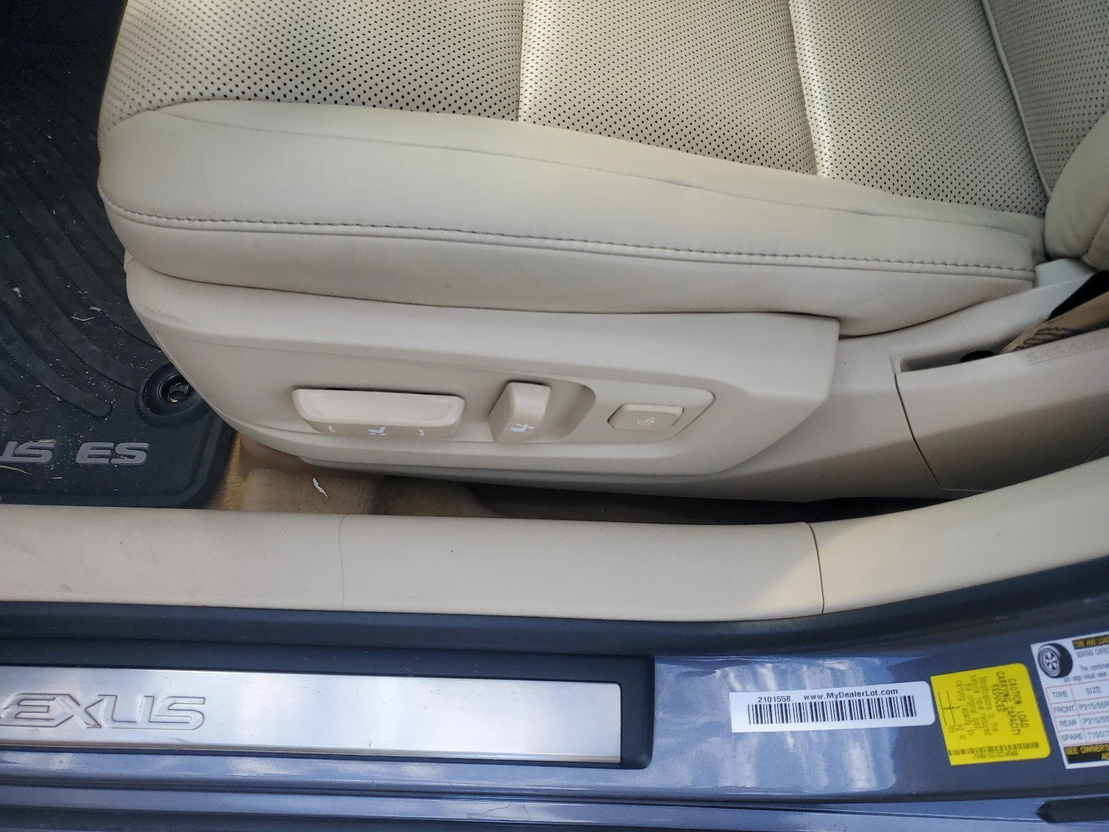 Used 2014  Lexus  image 12