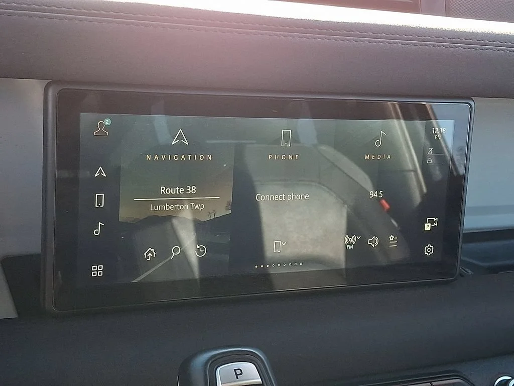 Used 2022  Land Rover X-Dynamic S image 24