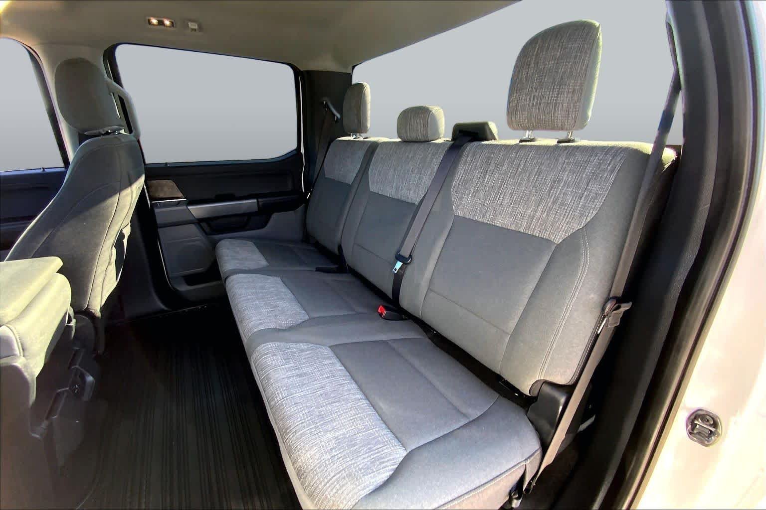 Used 2023 Oxford White Ford XLT image 21