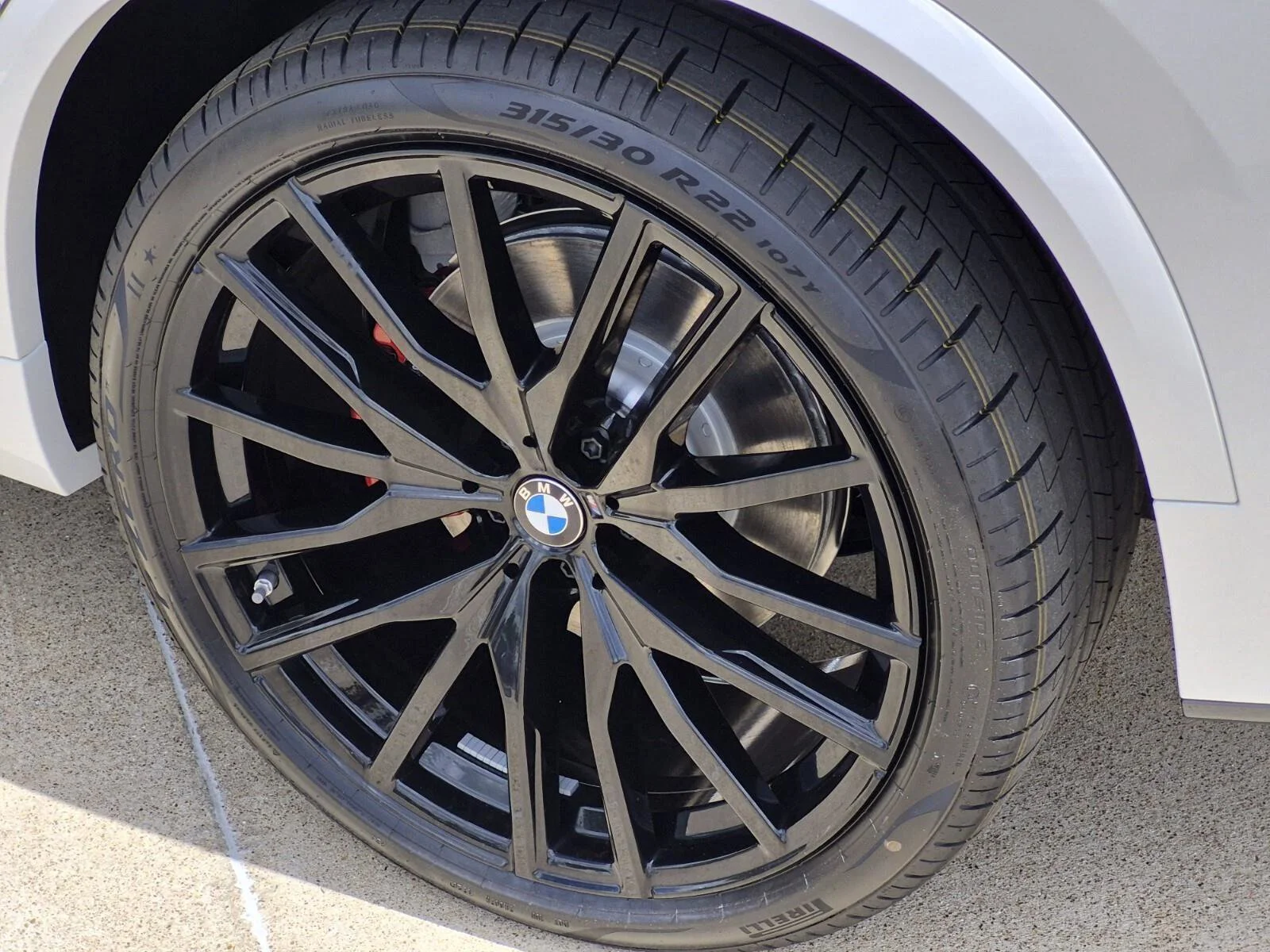 New 2026 Mineral White Metallic BMW xDrive40i image 7