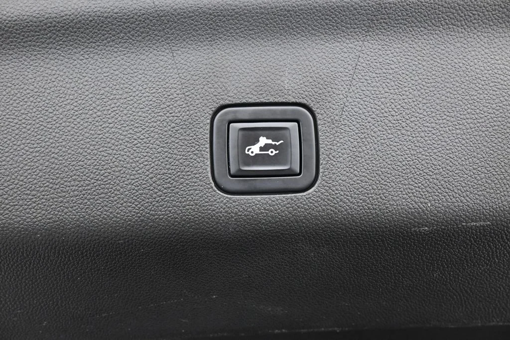 Used 2022 Onyx Black GMC Denali image 45