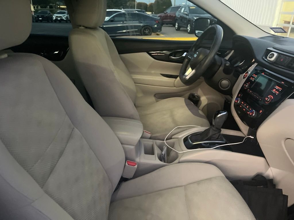 Used 2018 Brilliant Silver Nissan SV image 4