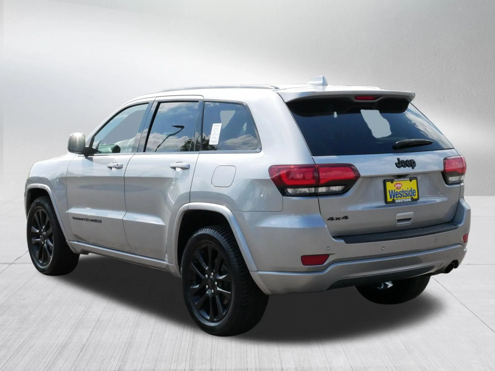 Used 2019 Billet Silver Metallic Clearcoat Jeep Altitude image 5