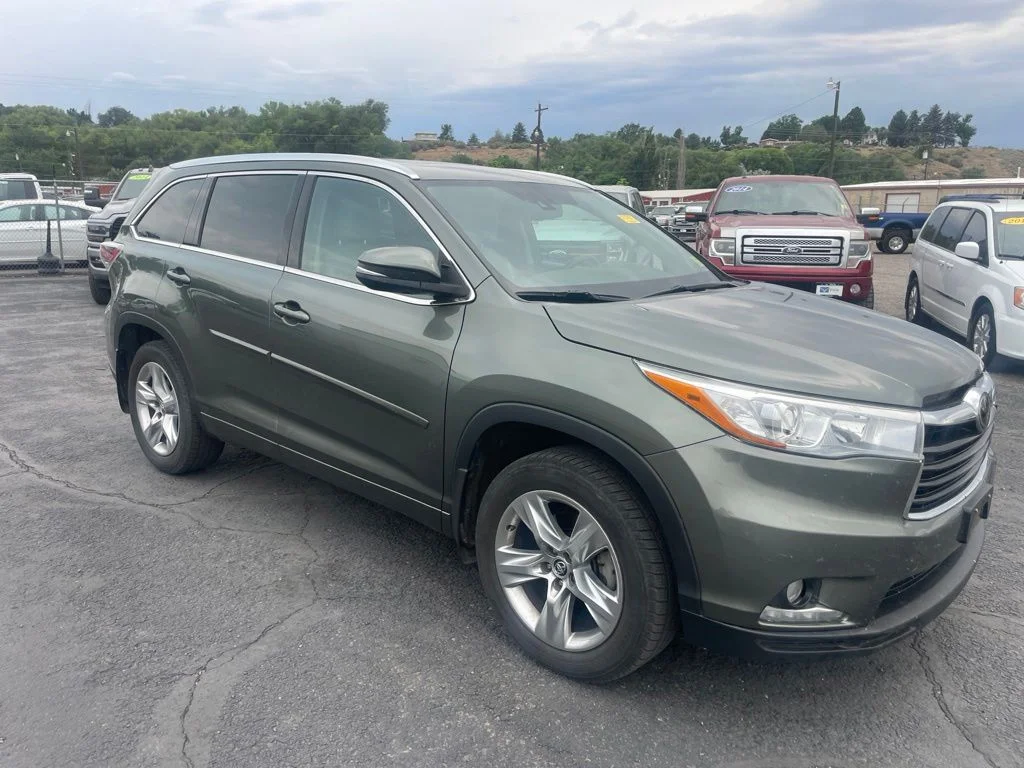 Used 2016 Jade Metallic Toyota Limited image 26
