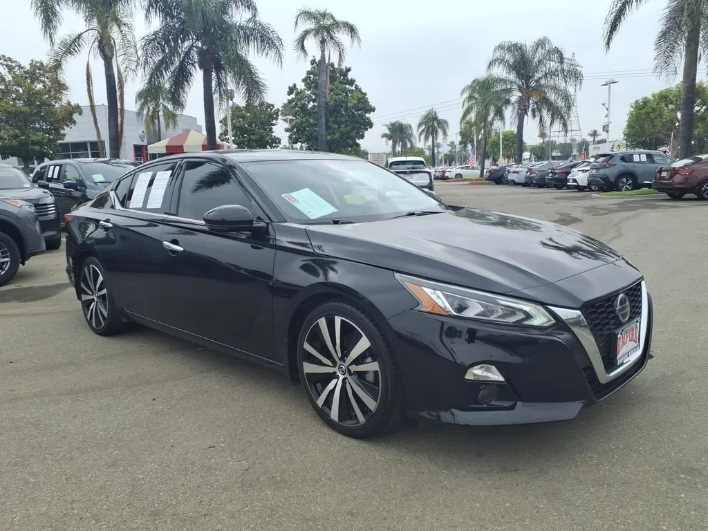 Certified Used 2022 Black Nissan 2.5 SL image 5