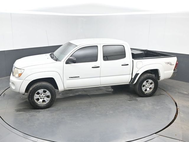 Used 2008 White Toyota Base image 28