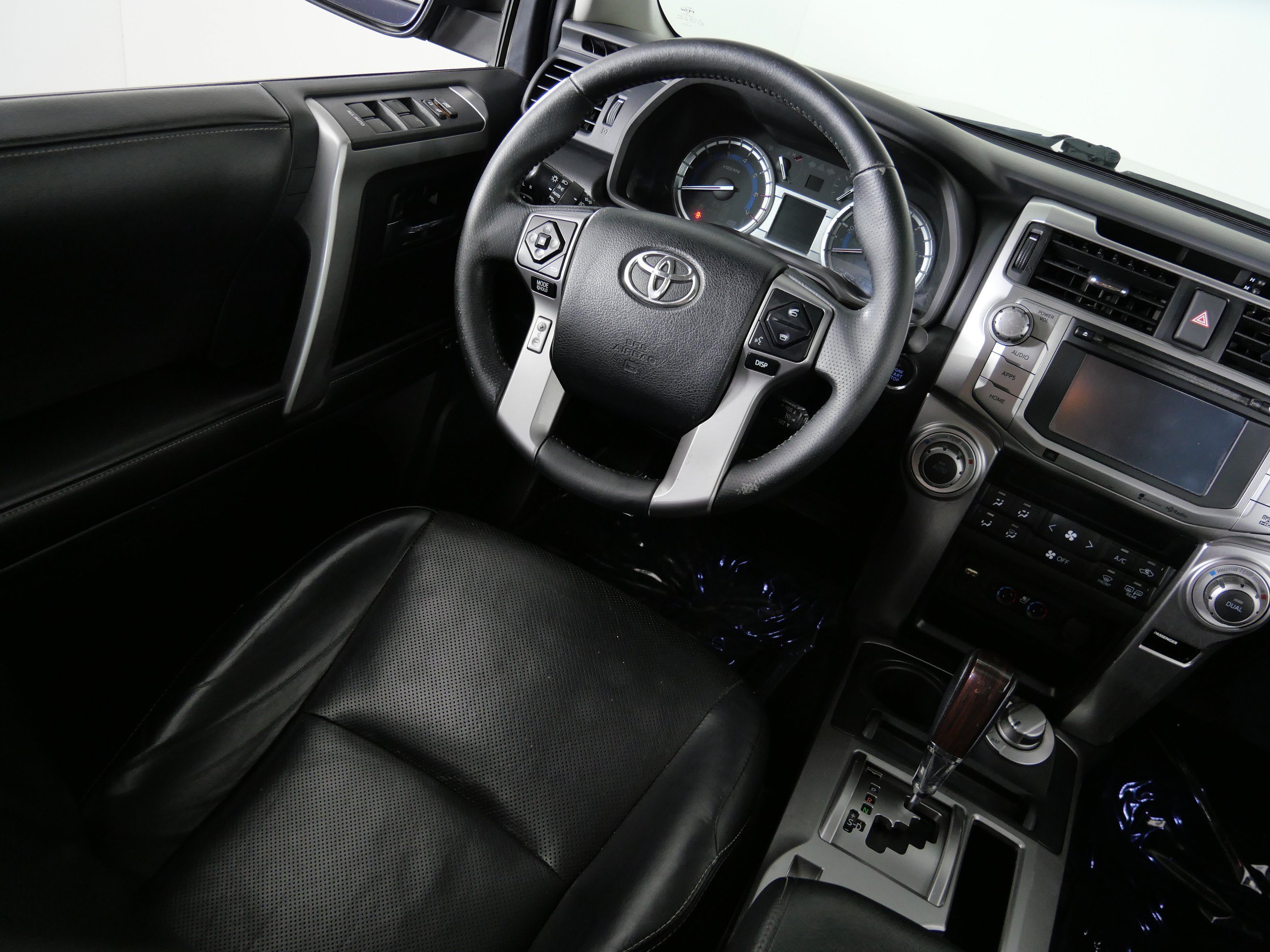 Used 2015 Nautical Blue Pearl Toyota Limited image 9