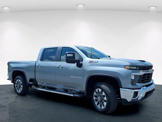 Used 2024 Gray Chevrolet LT image 5