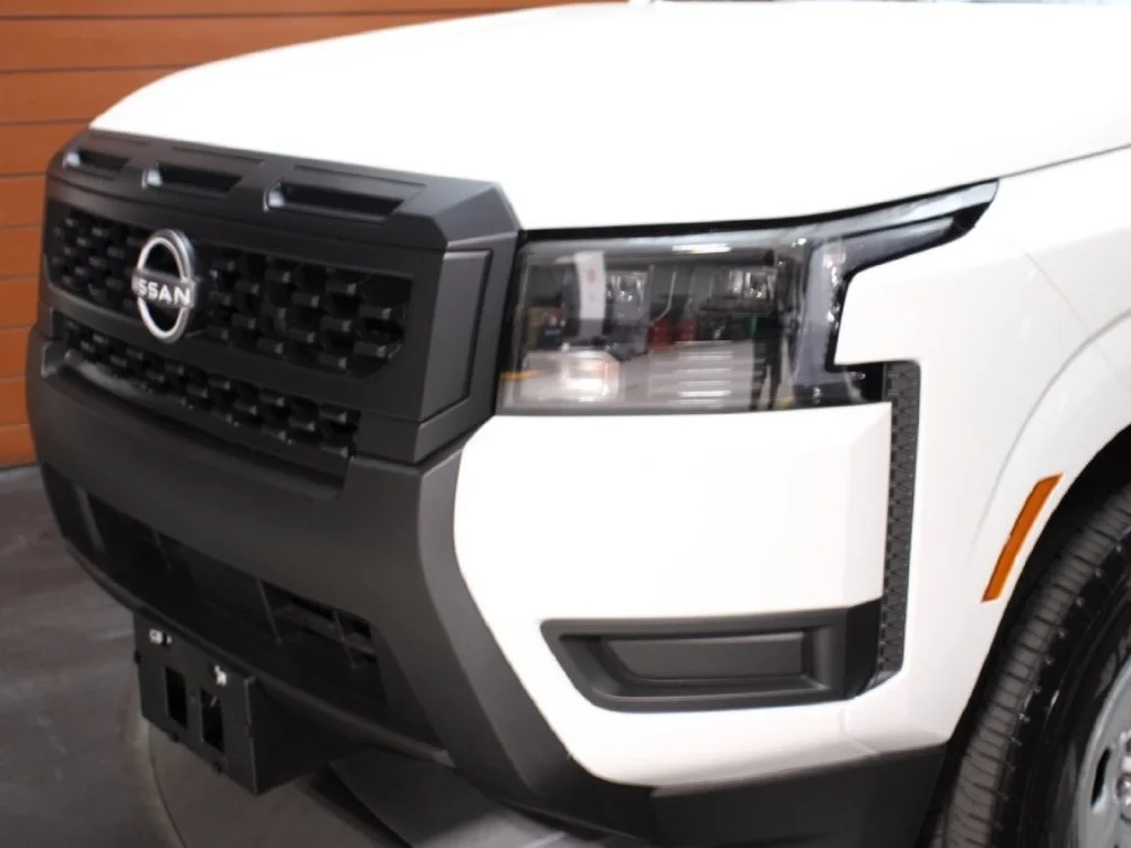 New 2027 Glacier White Nissan King Cab® S image 25