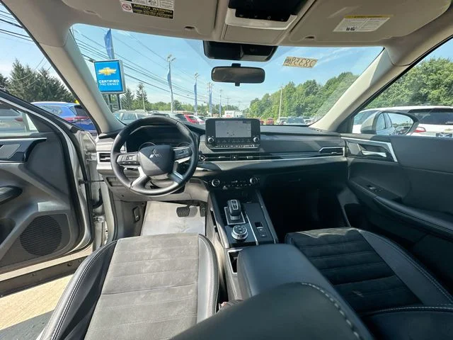 Used 2024 Silver Mitsubishi SE image 22
