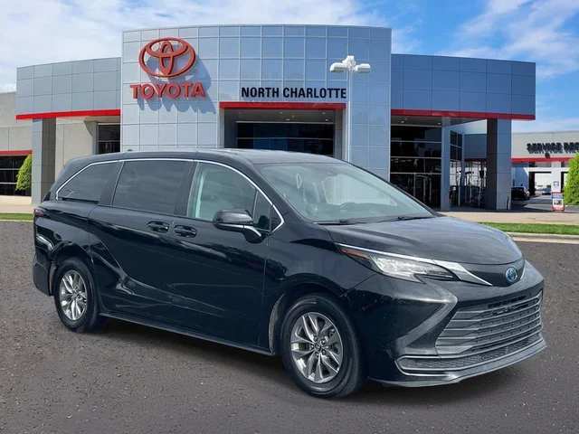 2022 Toyota Sienna LE