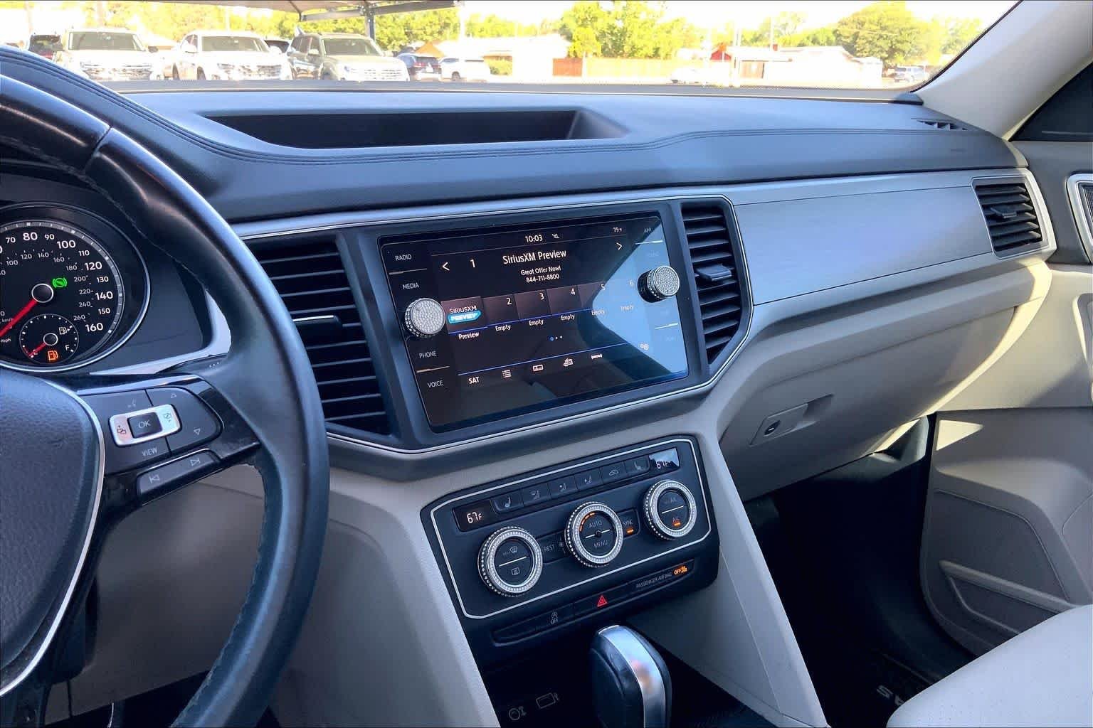 Used 2019 Deep Black Pearl Volkswagen 3.6L V6 SE image 7